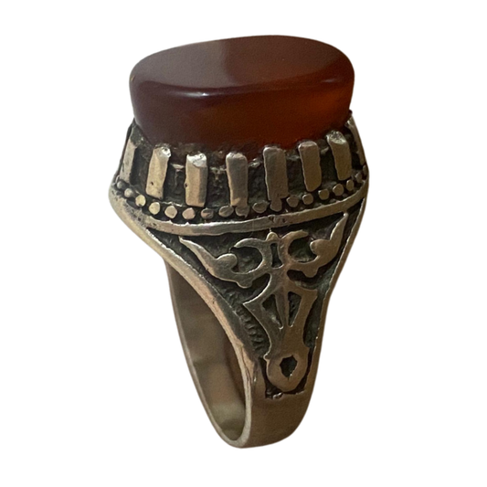 خاتم من فضة وحجر العقيق اليمني